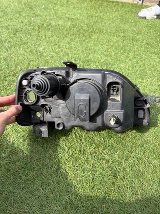 Faros Dacia Logan 2006