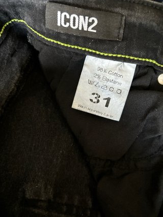 Pantalón vaquero hombre negro desgastado
