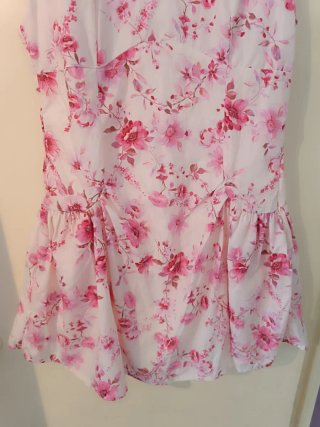 Vestido corto floral rosa talla M