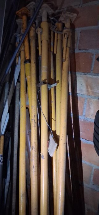 Puntales de obra metálicos