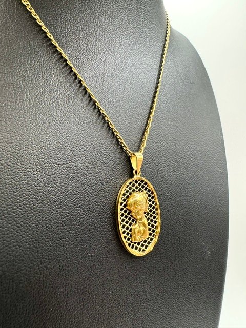 Colgante Oro 18K  Niña Comunión, Peso: 1,86gr