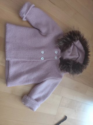 Abrigo rosa con capucha y pelo talla 6 meses