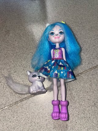 Muñeca Enchantimals Lobo con Mascota