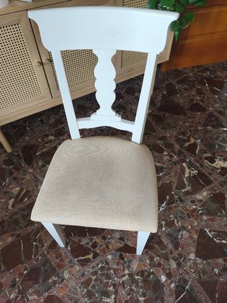 Mesa extensible y 4 sillas de pino