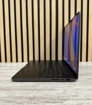 MacBook Pro M3 Pro Gris Espacial
