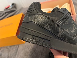 Louis Vuitton Sneakers Negras Talla [Talla]