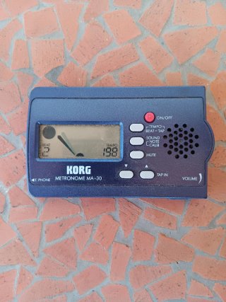 Metrónomo Korg MA-30