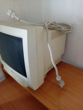 Monitor antiguo beige y negro