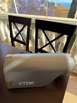 Altavoces TDK Gris y Beige