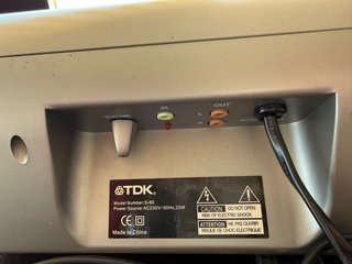 Altavoces TDK Gris y Beige