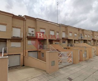 Casa adosada en venta en Zona Urbanizaciones en Alzira