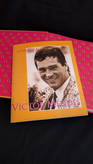Livro "Lo Mejor de Víctor Mendes"