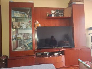 Mueble de salón madera y cristal