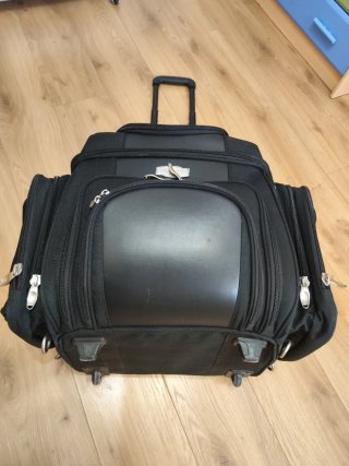 Baúl de moto negro