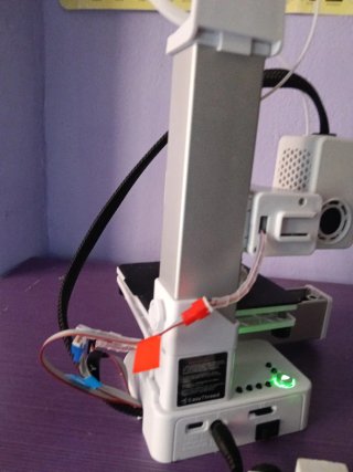 Impresora 3D MakerBot Blanca y Morada poco uso