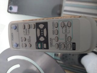 Proyector Mitsubishi XD206U con soporte