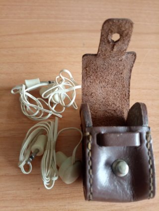 Estuche Auriculares Mono Años 60-70 Marrón