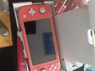Nintendo Switch Lite Coral + Funda Unicornio