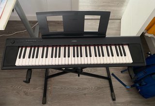 Teclado Yamaha Piaggero Np-12 con pie