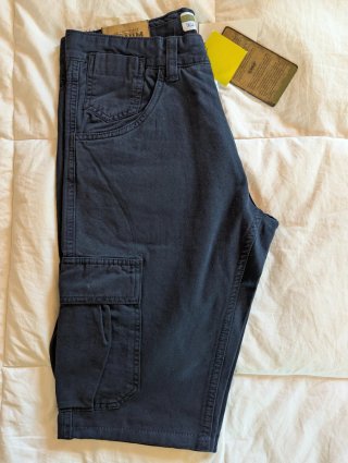 Pantalón corto cargo a estrenar.