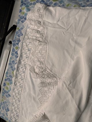 Copriletto bianco ricamato a mano