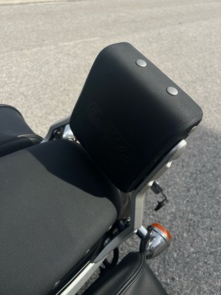 Moto UM Renegade 125cc Moto Cruiser Negra