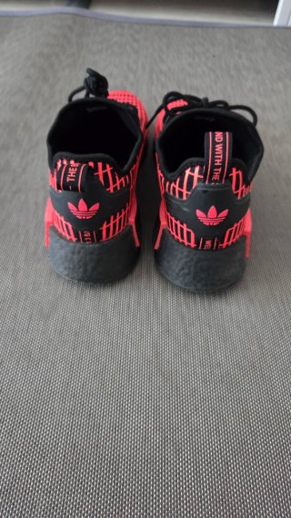 Adidas NMD_R1 Negro/Rojo Patrón Malla
