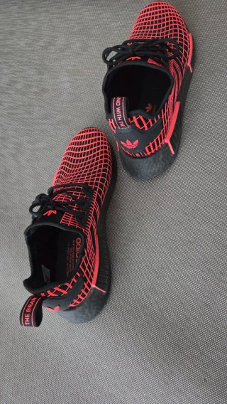 Adidas NMD_R1 Negro/Rojo Patrón Malla