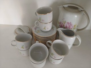 Juego de Tazas de Porcelana con Borde Dorado