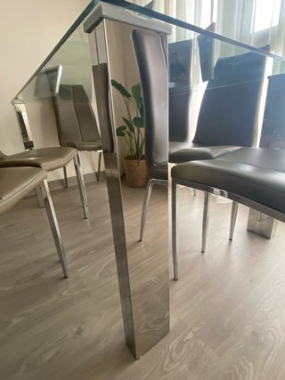 Mesa comedor cristal y 6 sillas polipiel