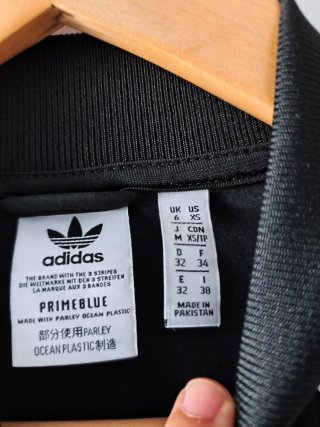 Chaqueta Adidas Negra con Rayas Blancas