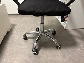 Silla de oficina ergonómica negra