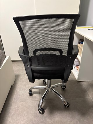 Silla de oficina ergonómica negra