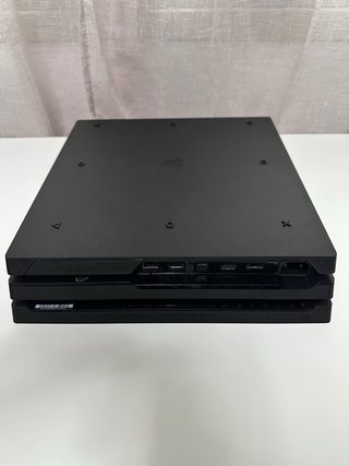 PS4 Pro 1TB Negra + Mando y Cables