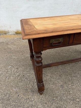 Mesa de madera rústica