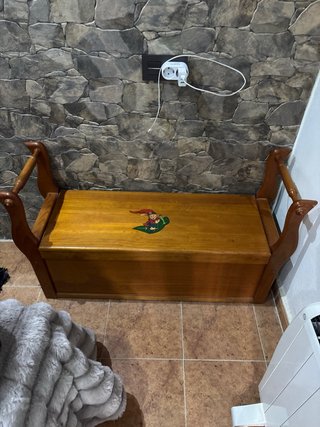 Baul madera dormitorio en buen estado