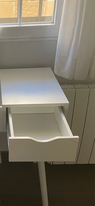 Tocador blanco con espejo abatible