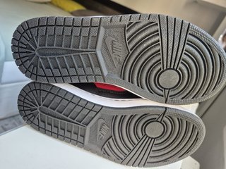 Zapatillas Jordan Negras y Rojas