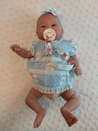 Cuna de bebé con 3 muñecas Reborn