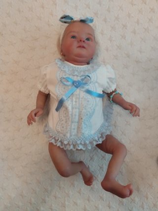 Cuna de bebé con 3 muñecas Reborn