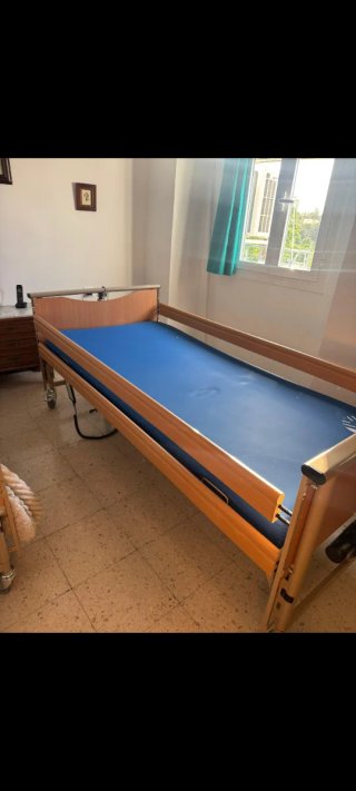 Cama articulada madera y azul Precio negociable