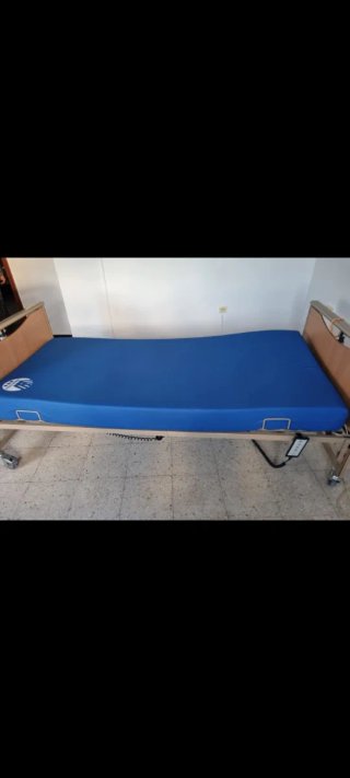 Cama articulada madera y azul Precio negociable
