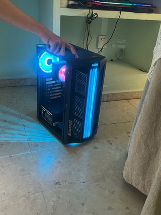 Pc sobremesa 1 año apenas usado