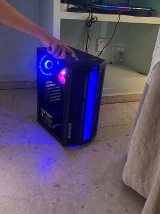 Pc sobremesa 1 año apenas usado