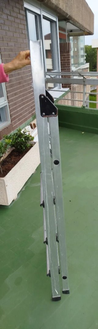 Escalera plegable aluminio 4 peldaños