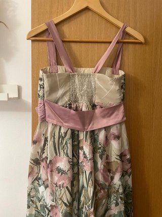 Vestido floral elegante con chaqueta