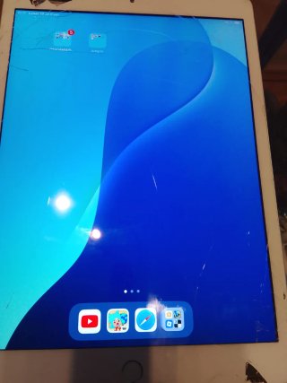 Tablet Apple iPad con schermo rotto ma funzionante