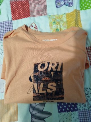 Camiseta gris con estampado de bicicleta
