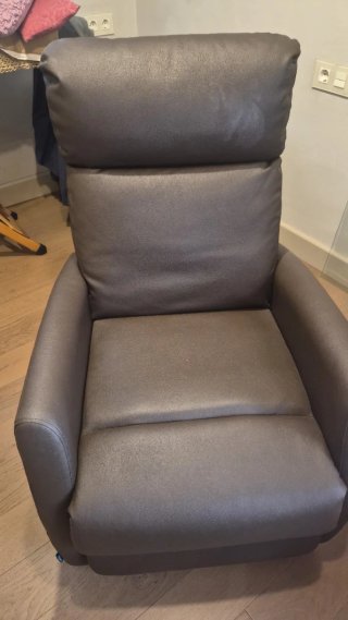 Sillón reclinable de masaje con mando polipiel