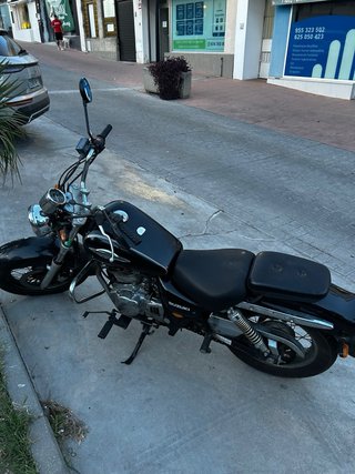 Suzuki Custom Cruiser Negra marauder